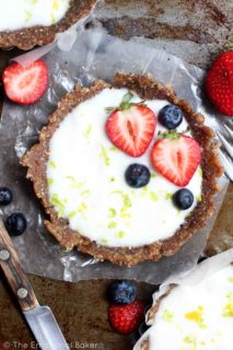 An easy and healthy key lime pie tart featuring a date crust and key lime yogurt